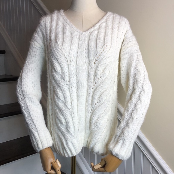CUPCAKE Ivory Long Sleeve V-Neck Cable Chunky Cable Knit Sweater Sz M NWT - Picture 13 of 13